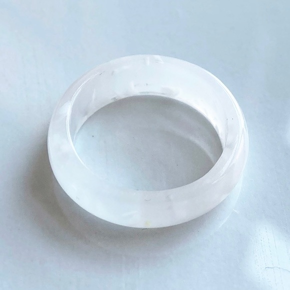 Milky White Speckled Resin Ring NWOT - Picture 2 of 3